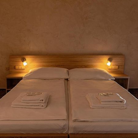 Hotel Slezan Bruntal Bagian luar foto