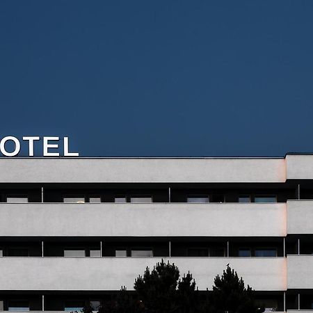 Hotel Slezan Bruntal Bagian luar foto