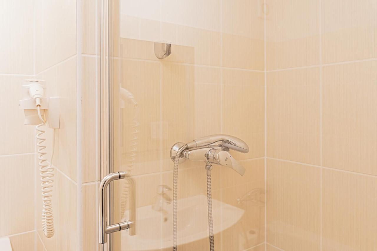 Hotel Slezan Bruntal Bagian luar foto