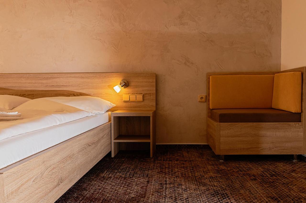 Hotel Slezan Bruntal Bagian luar foto