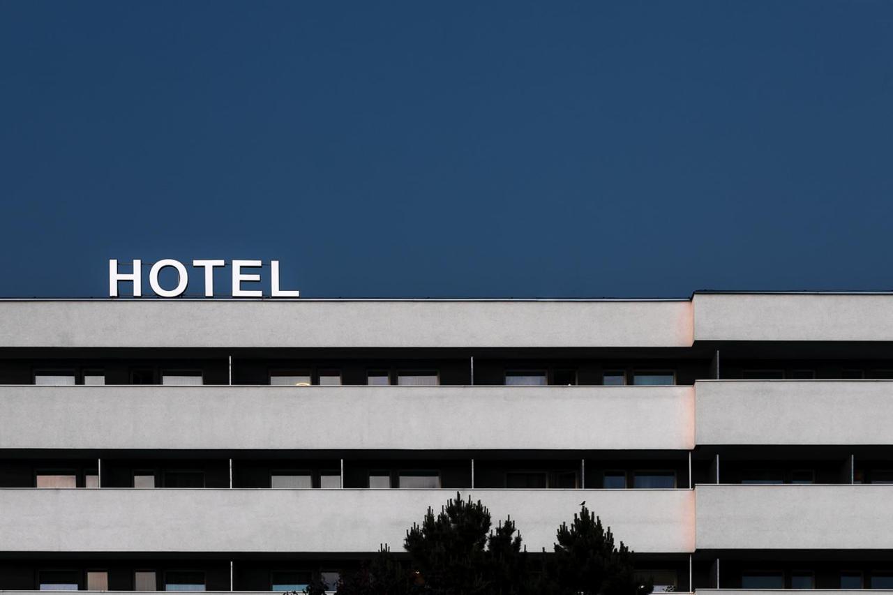 Hotel Slezan Bruntal Bagian luar foto