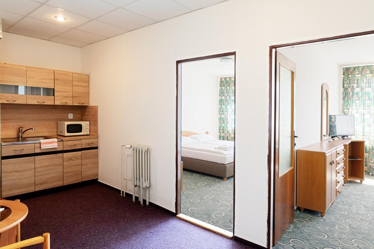 Hotel Slezan Bruntal Bagian luar foto