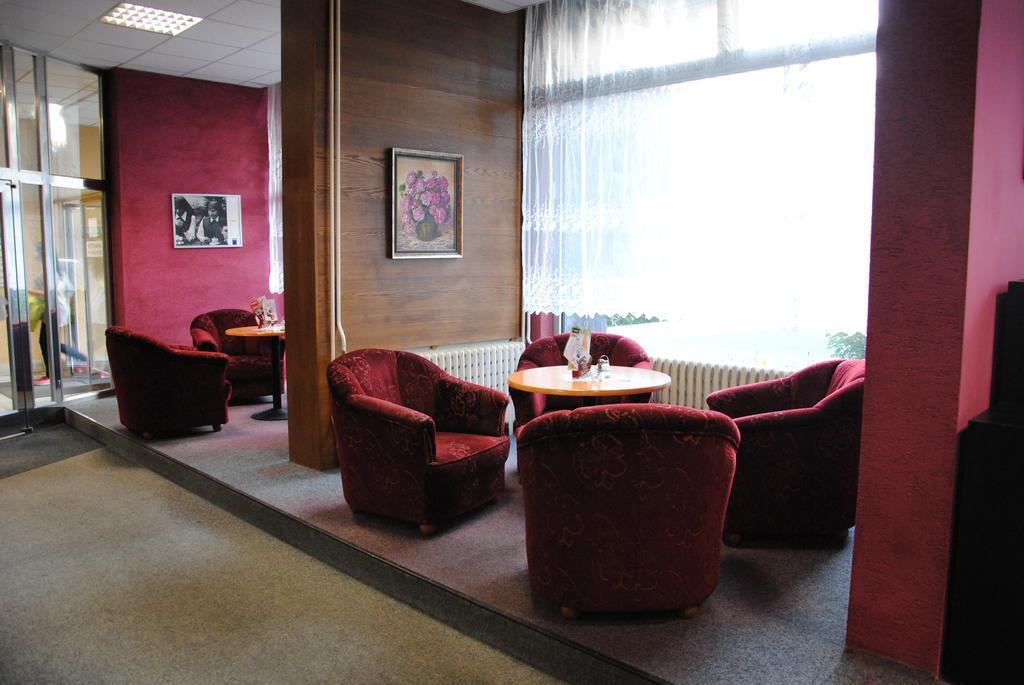 Hotel Slezan Bruntal Bagian luar foto