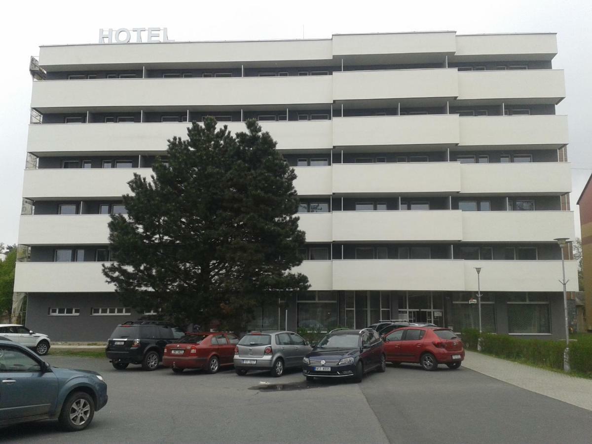 Hotel Slezan Bruntal Bagian luar foto